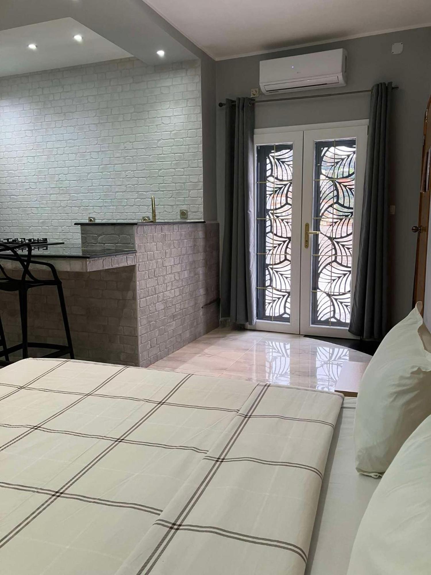 Hotel Mon Royaume Sukajkida Zewnętrze zdjęcie